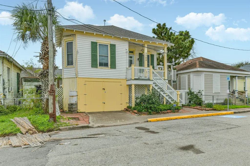 3705 Avenue Q 1/2 Galveston TX 77550