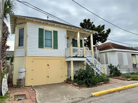 3705 Avenue Q 1/2 Galveston TX 77550