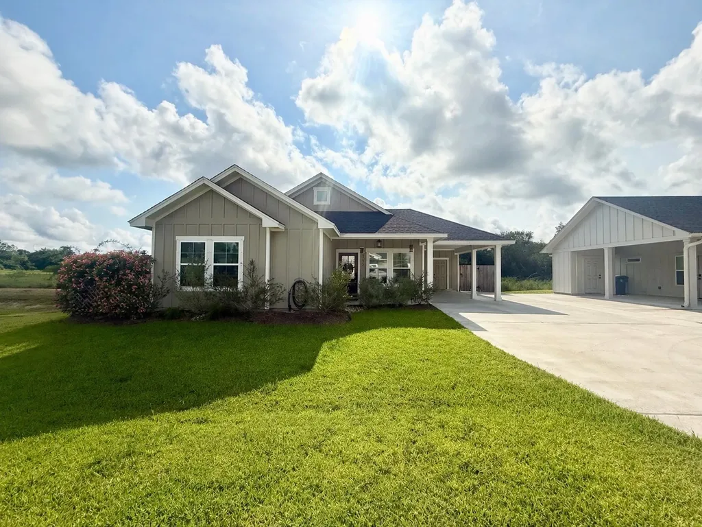 133 Ellis Lane West Columbia TX 77486