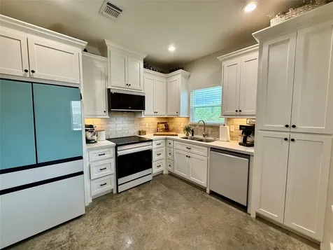 133 Ellis Lane West Columbia TX 77486