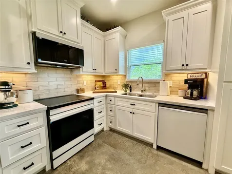 133 Ellis Lane West Columbia TX 77486