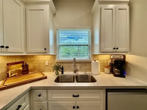 133 Ellis Lane West Columbia TX 77486