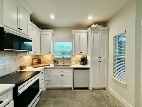 133 Ellis Lane West Columbia TX 77486