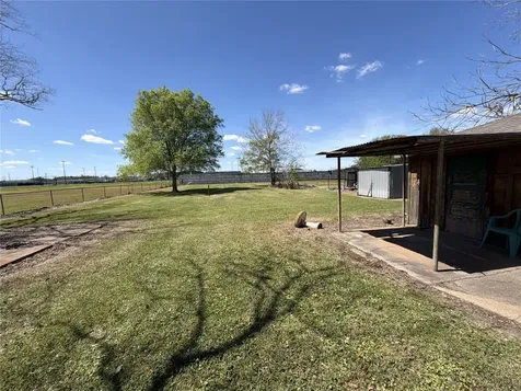 1532 Sunny Acres Winnie TX 77665