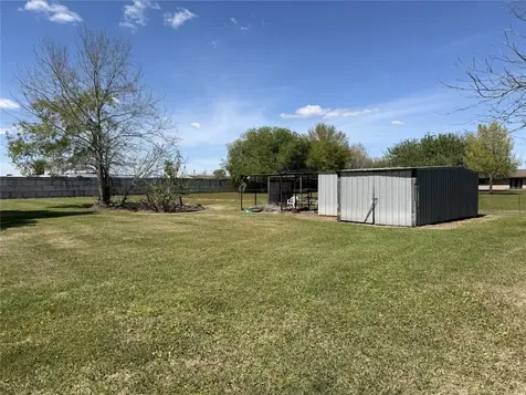1532 Sunny Acres Winnie TX 77665