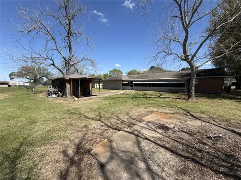 1532 Sunny Acres Winnie TX 77665