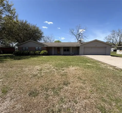 1532 Sunny Acres Winnie TX 77665