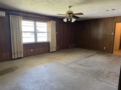 1532 Sunny Acres Winnie TX 77665