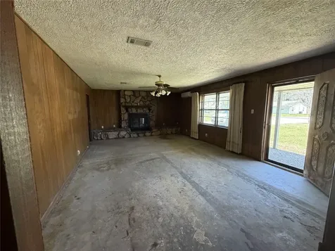 1532 Sunny Acres Winnie TX 77665