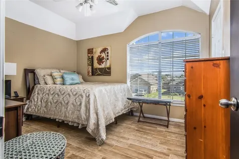 810 Hallmark Oak Street Seabrook TX 77586
