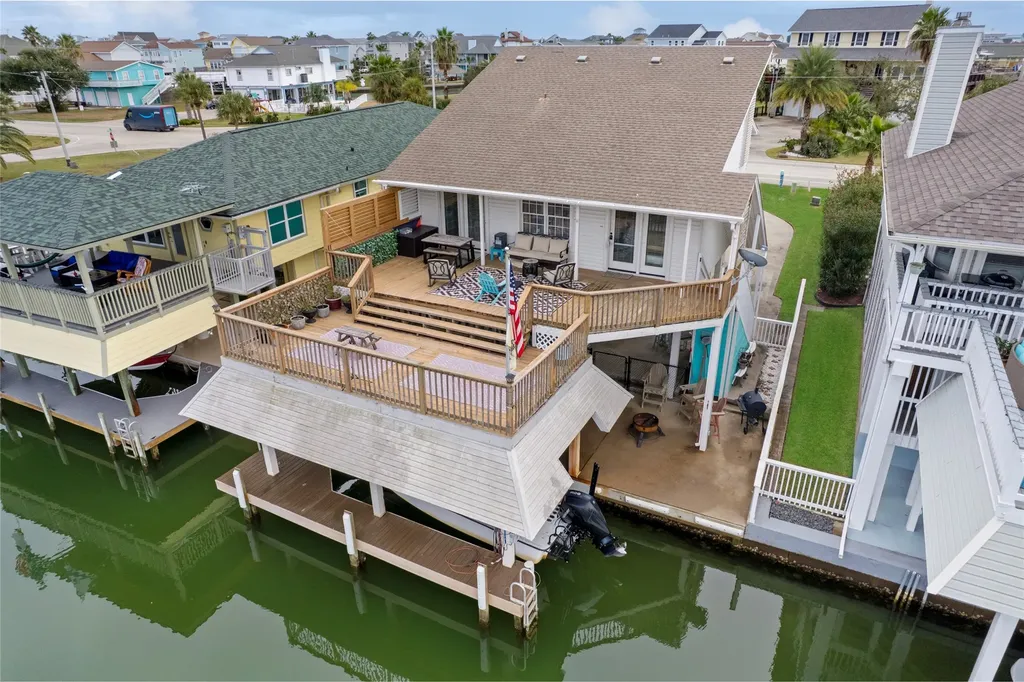 1114 Tiki Drive Tiki Island TX 77554