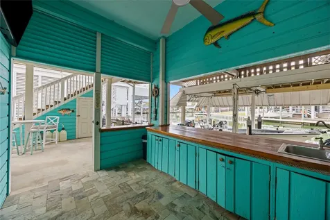 1114 Tiki Drive Tiki Island TX 77554