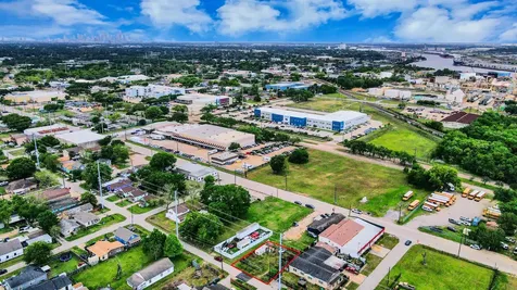 8617 Gibbons Street Houston TX 77012