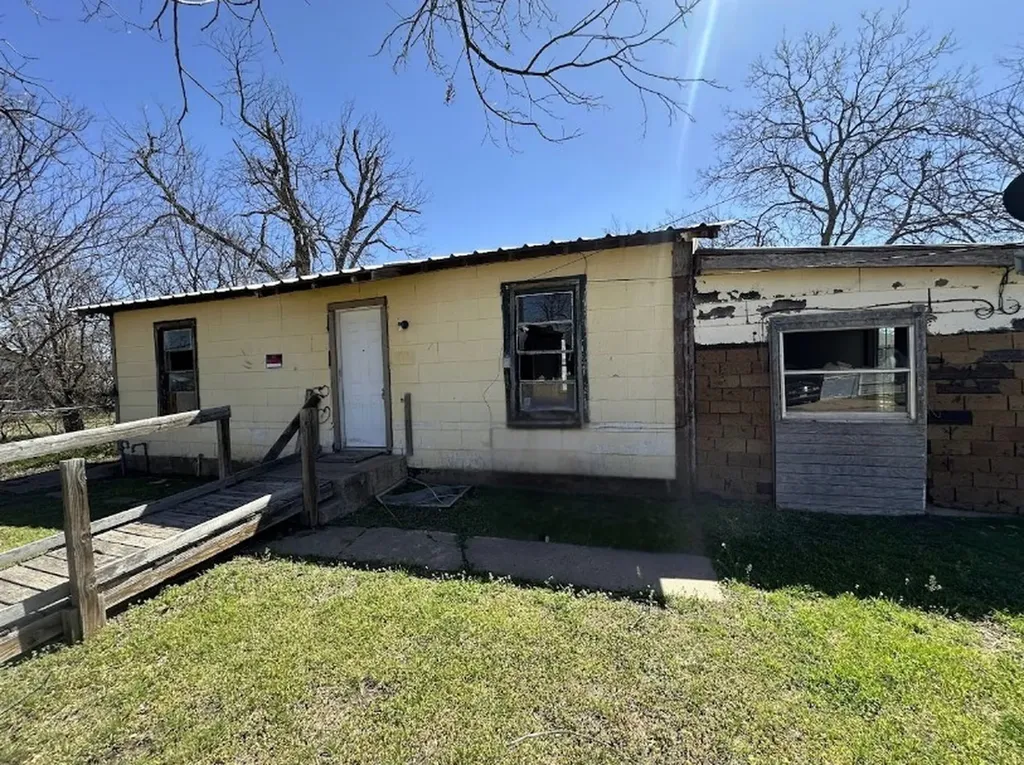 409 W 4th Street Coleman TX 76834