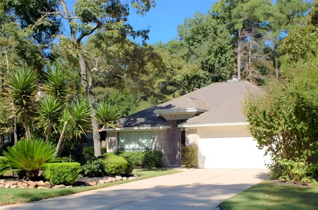 102 N Hollylaurel Circle The Woodlands TX 77382