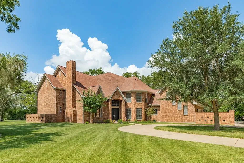 113 Rosewood Street Lake Jackson TX 77566