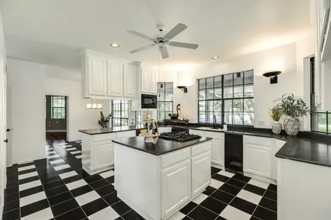 113 Rosewood Street Lake Jackson TX 77566