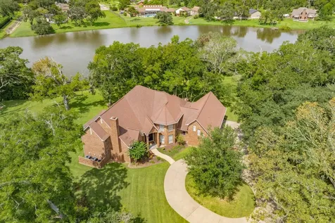 113 Rosewood Street Lake Jackson TX 77566