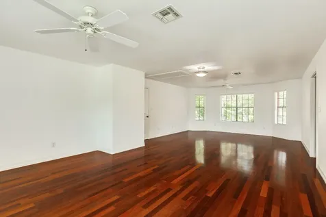 113 Rosewood Street Lake Jackson TX 77566