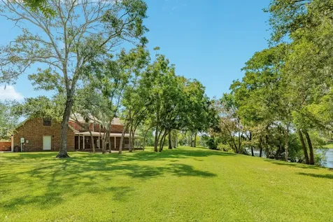 113 Rosewood Street Lake Jackson TX 77566