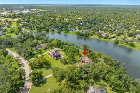 113 Rosewood Street Lake Jackson TX 77566