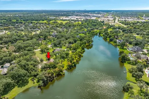 113 Rosewood Street Lake Jackson TX 77566
