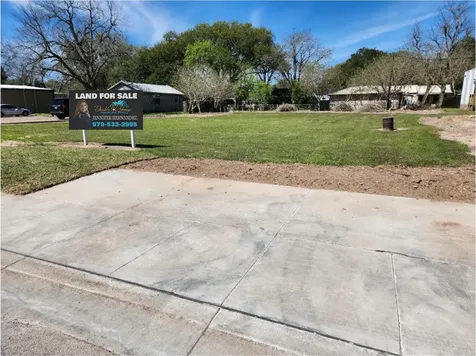 1323 N Alabama Road N Wharton TX 77488