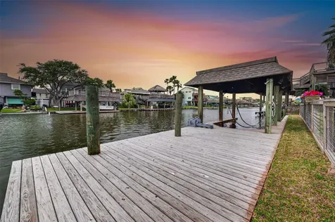 925 Bonita Street Bayou Vista TX 77563