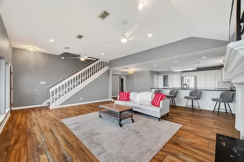 925 Bonita Street Bayou Vista TX 77563
