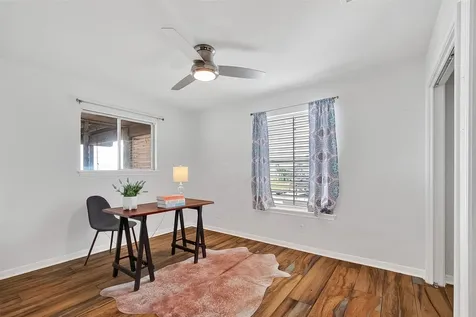 925 Bonita Street Bayou Vista TX 77563