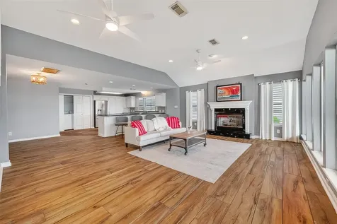 925 Bonita Street Bayou Vista TX 77563
