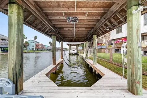 925 Bonita Street Bayou Vista TX 77563
