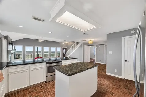 925 Bonita Street Bayou Vista TX 77563