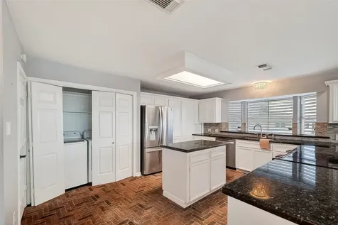 925 Bonita Street Bayou Vista TX 77563