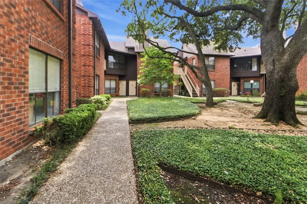 3100 Walnut Bend Lane 124 Houston TX 77042