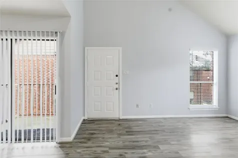 3100 Walnut Bend Lane 124 Houston TX 77042