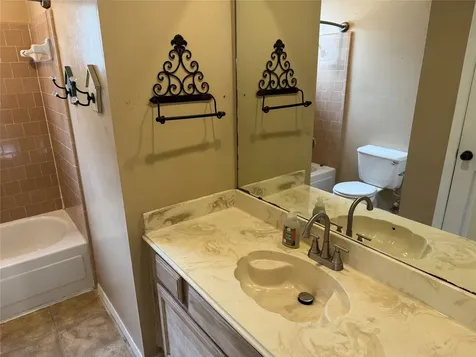 313 Thistlewood Court League City TX 77573