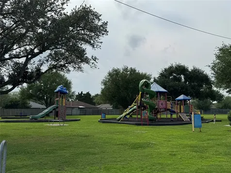 313 Thistlewood Court League City TX 77573