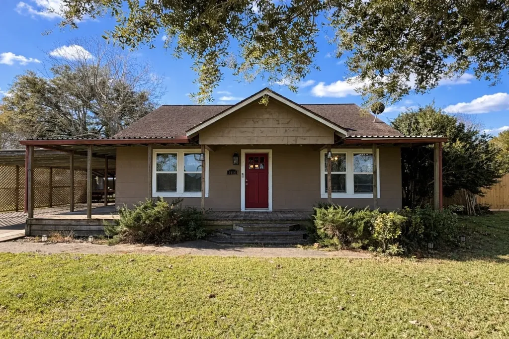1514 Avenue F Danbury TX 77534