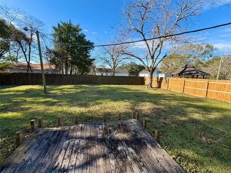 1514 Avenue F Danbury TX 77534