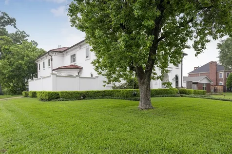 110 Ferndale Street Bellaire TX 77401