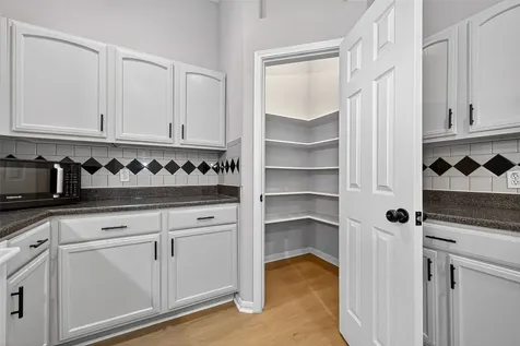2710 Grants Lake Boulevard L8 Sugar Land TX 77479
