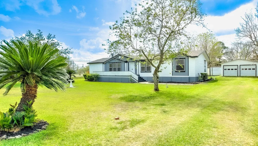 2516 Loch Lomond Street Highlands TX 77562