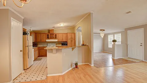 2516 Loch Lomond Street Highlands TX 77562