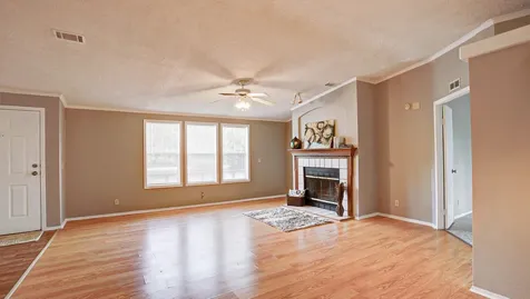 2516 Loch Lomond Street Highlands TX 77562