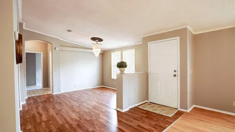 2516 Loch Lomond Street Highlands TX 77562