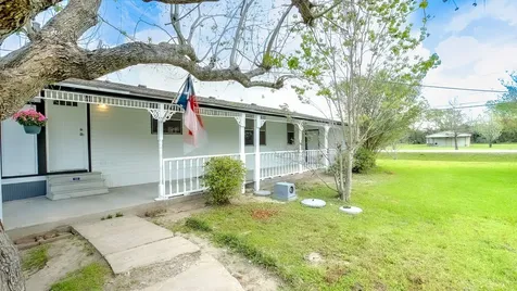 2516 Loch Lomond Street Highlands TX 77562
