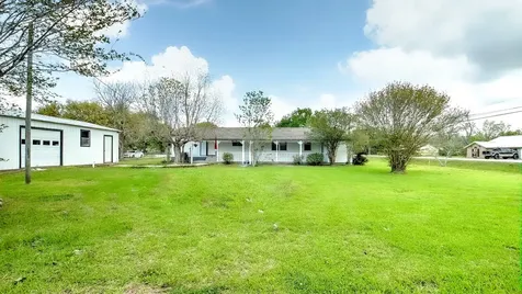 2516 Loch Lomond Street Highlands TX 77562