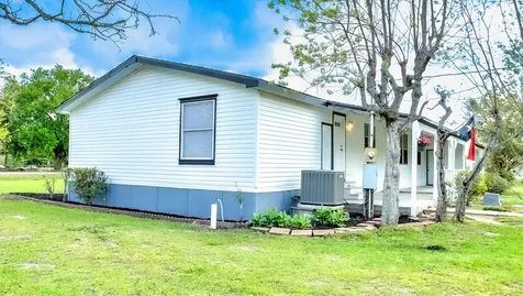 2516 Loch Lomond Street Highlands TX 77562