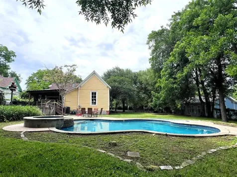 606 Sycamore Street Brenham TX 77833